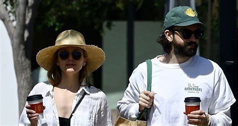 Elizabeth Olsen And Husband Robbie Arnett Run Errands Together In Studio