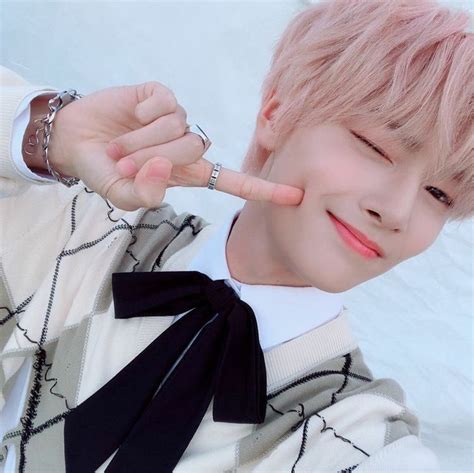 Liny ♡ On Twitter Pink Hair Was Superior On Jeongin