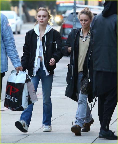 Lily Rose Depp Shops With Mom Vanessa Paradis Photo Lily