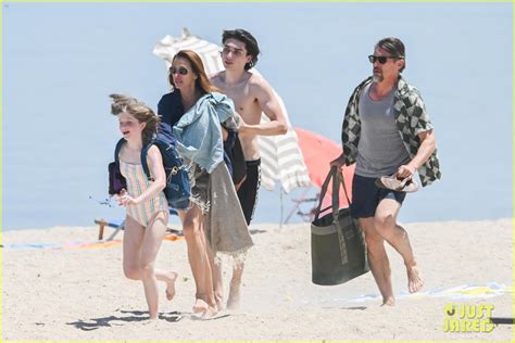 Julia Roberts Ethan Hawke Film New Netflix Thriller Leave The World Behind At The Beach