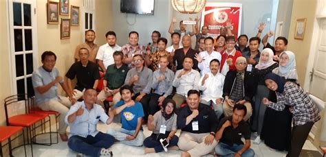 Sedangkan sifat wajib rosul antara lain siddiq, amanah, tabligh, dan fatonah. Journalist Boarding School, Bangun Karakter "Siddiq ...