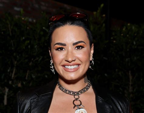 Demi Lovato Explains Why Shes Using Sheher Pronouns Again