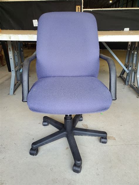 The ancheer ergonomic office chair is comfort redefined. Executive Low-Back Office Chair - Clearance Furniture ...