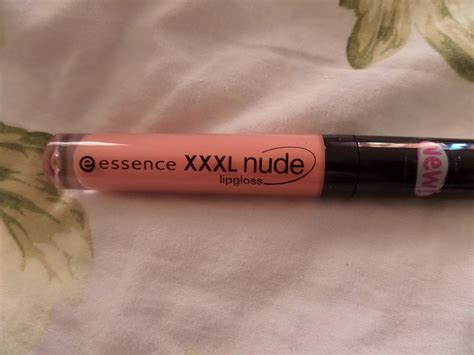 Luscious Lass 40 S Essence XXXL Nude Lip Gloss Taste The Sweets