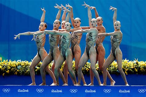 Olympic Synchronised Swimming Routines Have Rio Viewers Hypnotised