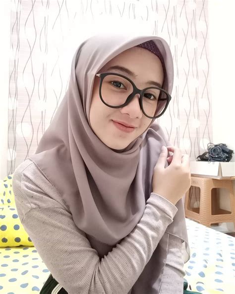 Kacamata Kekinian Wanita Hijab
