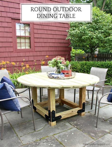 Diy Round Outdoor Dining Table With Outdoor Accents