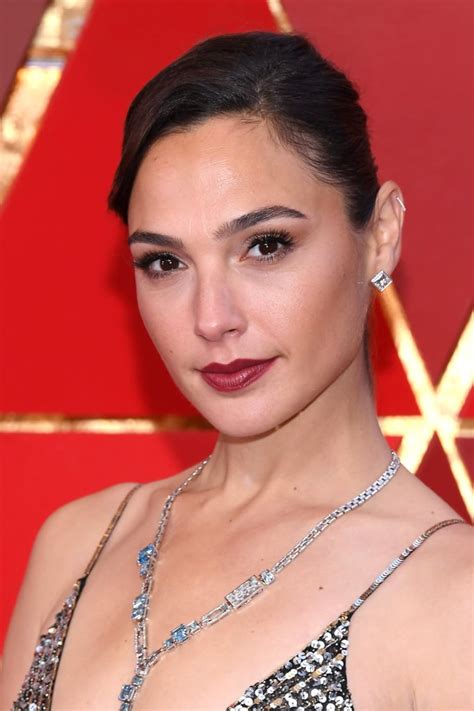 Gal Gadot Celebrity Hair And Makeup At The 2018 Oscars Popsugar