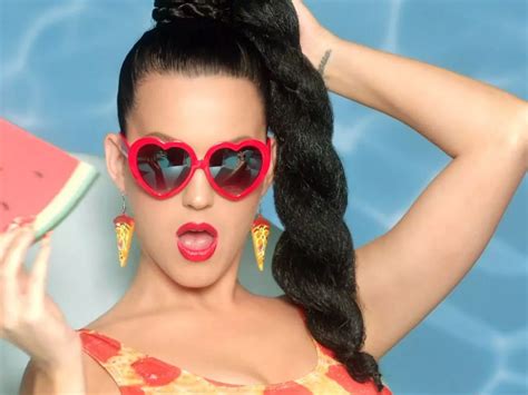 Arriba 67 Imagen Katy Perry Pizza Outfit Abzlocalmx