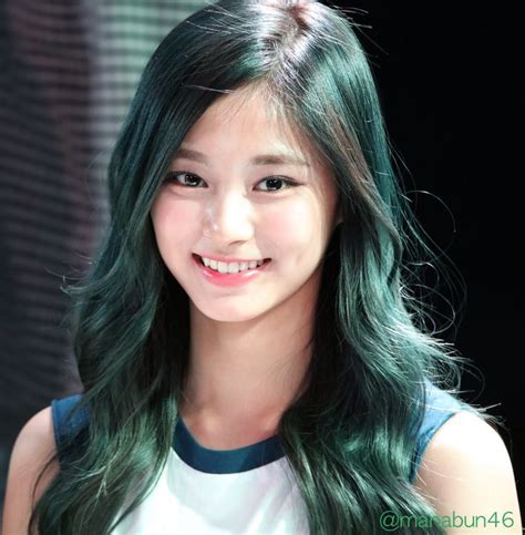 [2016 04 30] fansign in sinchon music core beauty girl beautiful girl face green hair