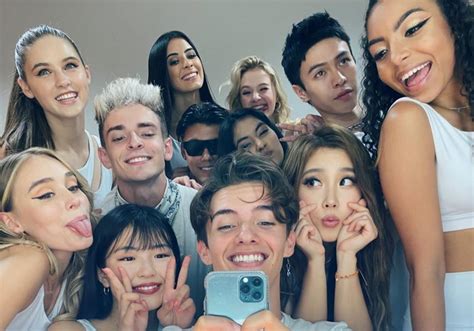 Now united (sometimes abbreviated as nu) is an international pop music group formed in los angeles, california in 2017 by idols creator simon fuller. Now United anuncia música nova com prévia do clipe ...