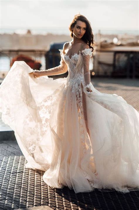 25 Breathtaking Wedding Dresses With Graceful Elegance Weddingdress