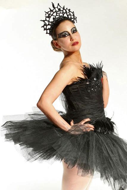 The film revovles around tchaikovsky's swan lake ballet. black swan costume diy | Disfraces, Disfraces de peliculas, Disfrases