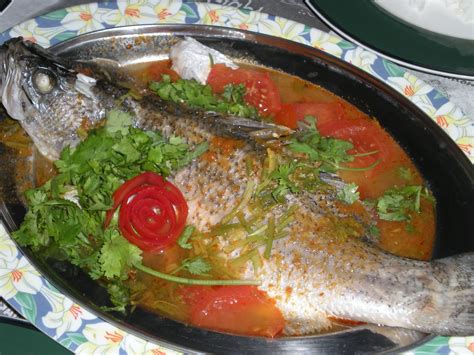 2 ekor ikan nila utuh, dicuci bersih,buang isi perut dan sisik kemudian lumuri air jeruk. Ikan Siakap Kukus - Asap Dapur