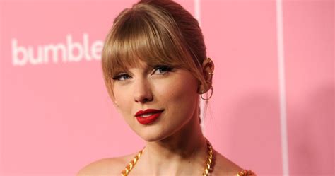 Taylor Swift Surprises Struggling Fans With 3000 Donations Amid