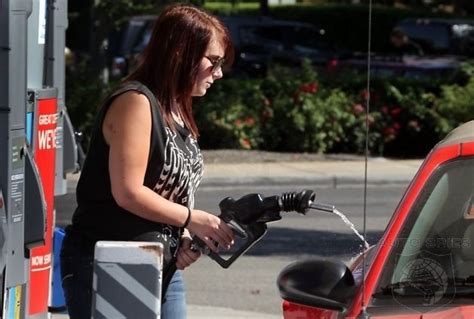 Heatwave Forces Oregonians To Pump Their Own Gas For The First Time