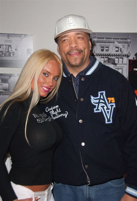 Маленькая дочь Ice T взлетела на сцену а ее отец певец доказал что она храбрый ребенок