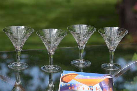 Vintage Etched Liqueur Cocktail Glasses Set Of 4 After Dinner Drink 3 5 Oz Etched Small