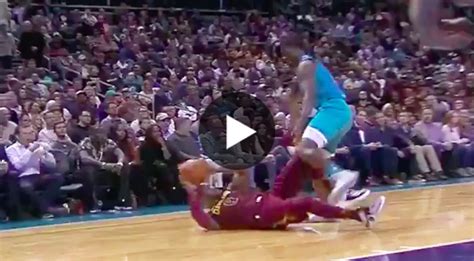 Cavs Video Dwyane Wade Throws Assist With His Back On The Floor