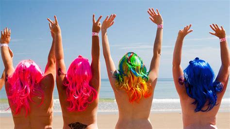 Over Skinny Dipping Women Brave Irish Sea To Achieve New World Record Guinness World Records