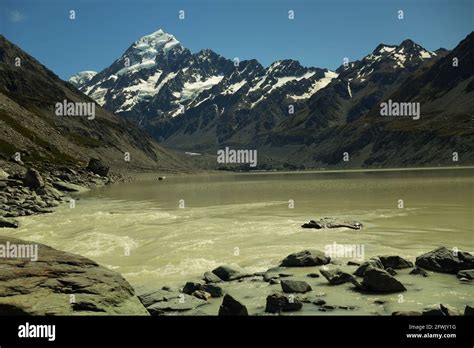 Glacier And Summit Of New Zealands Highest Peak Stock Photo Alamy