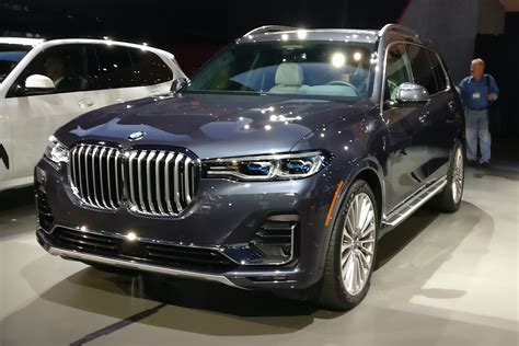 New 2019 Bmw X7 Flagship Bmw Suv Arrives To Tackle The Range Rover