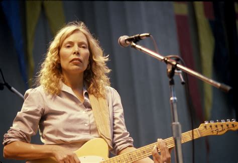 Joni Mitchell Sings With Pure Silk Voice At 79 After Brain Aneurysm
