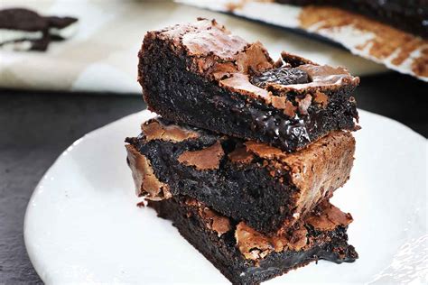 What usually disappoints us about brownies?• in 1 hour, return and cut brownies to the desired size; Brownie de Oreo - Recetas Mambo