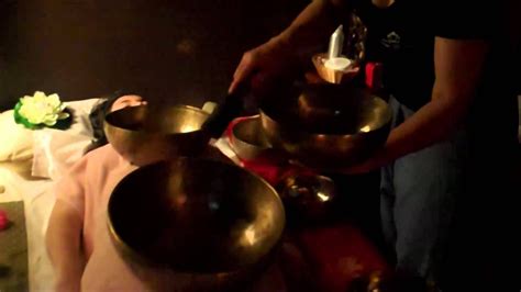 Massages Sonore Vibratoire Aux Ondes Sacrées Des Bols Tibétains Youtube