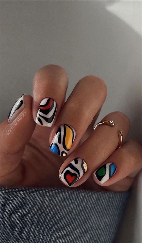 32 Prettiest Autumn 2022 Nail Trends To Try Now Psychedelic Short Nails