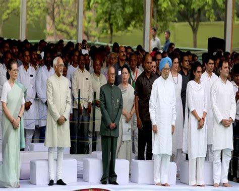 Rajiv Gandhi Birth Anniversary Top Congress Leaders Pay Tributes To