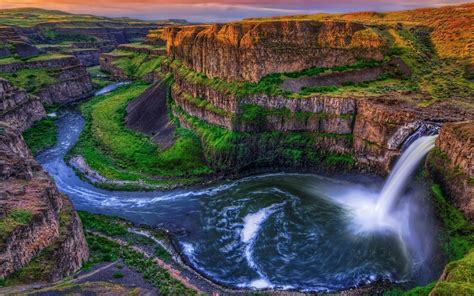 Astonishing Waterfall In The Beautiful Canyon Wallpaper Nature