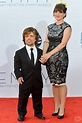 Peter Dinklage y Erica Schmidt en los Emmy 2012: Fotos - FormulaTV