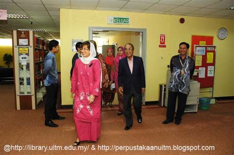 Berbagai post facebooknya menyatakan bahwa si pilot adalah penentang aktif koalisi yang telah memerintah malaysia selama 57 tahun sejak kemerdekaan. Selamat Datang YBhg Tan Sri Dato' Sri Sallehuddin Mohammed ...