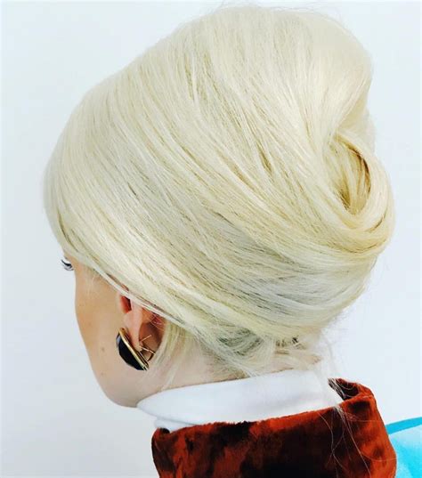 27 Foxy 60s Hairstyles That You Can Wear