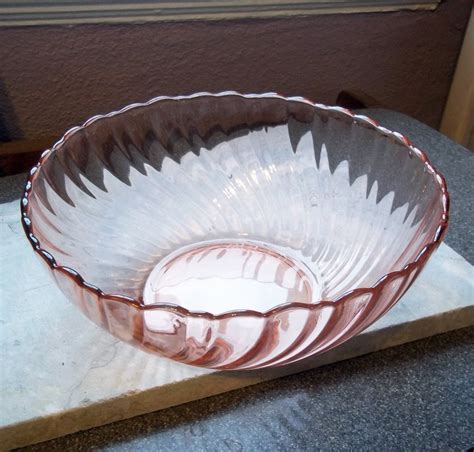 Vintage Arcoroc Rosaline Swirl Pink Glass Large Serving Or Salad Bowl