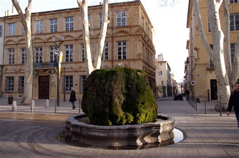 Combien De Fontaines A Aix En Provence - La Fontaine moussue, Cours Mirabeau à Aix en Provence. photo et