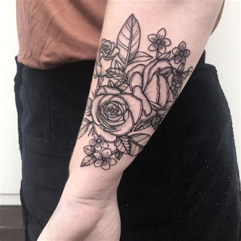 The 81 Most Gorgeous Blackwork Flower Tattoos Page 7 Of 9 Tattoomagz