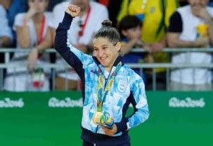 Sufrió un par de veces, sobre todo en una toma en la que pudo reorganizar su cuerpo en el aire para caer con los pies y no. Judo: Paula Pareto hizo historia en Río y Argentina tiene ...
