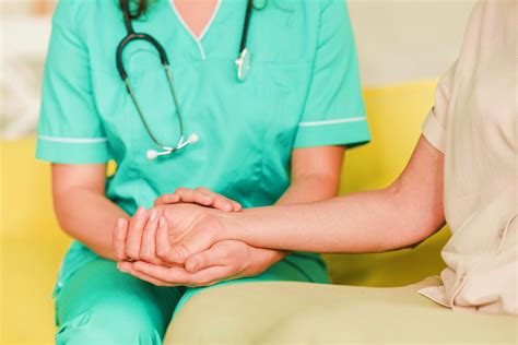 15 Therapeutic Communication Techniques From A Nurse
