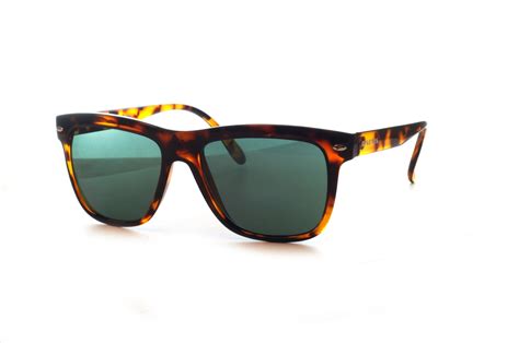 Finding a great pair of pair of sunglasses should be your priority style staple heading into the warmer months. Fashion Mania: Sunglasses - Spring/Summer 2012 For Men