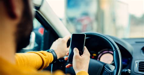 Distracted Driving Dangers Guideone Insurance