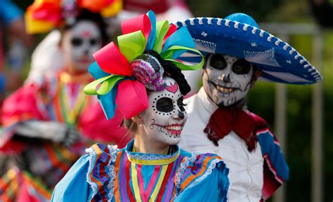 Day Of The Dead Parade Honors Mexican Quake Victims Rescuers Kgbt