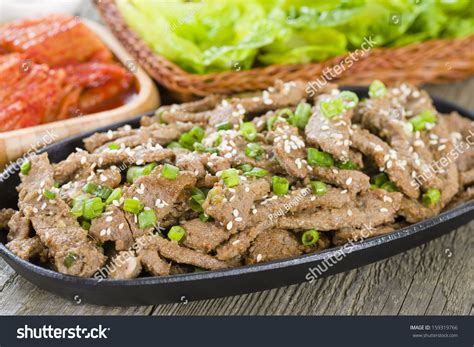 This is a short video about how 'bulgogi', a traditional korean dish is served. Bulgogi - Korean Grilled Marinated Beef Served With Green ...