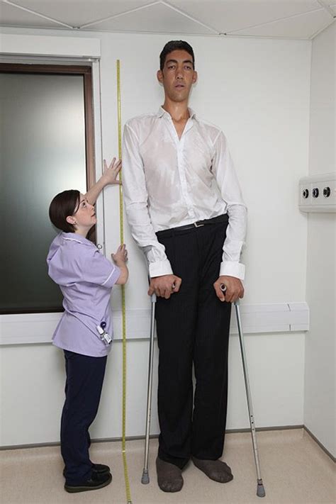 Tallest Man Living Tall Guys Tall People Human Oddities