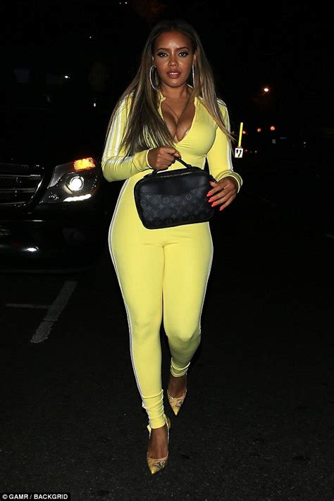 Informasi, viralacemay 18, 2021may 18, 2021. Angela Simmons flaunts her cleavage and her curves in jumpsuit in LA | Daily Mail Online