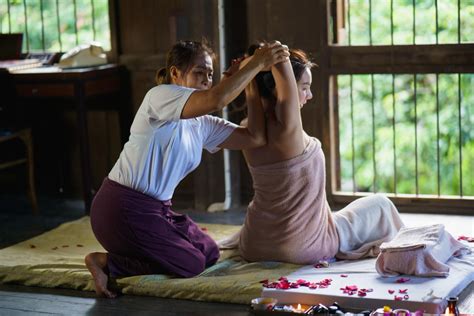 le réel massage thaï traditionnel techniques bienfaits et histoire