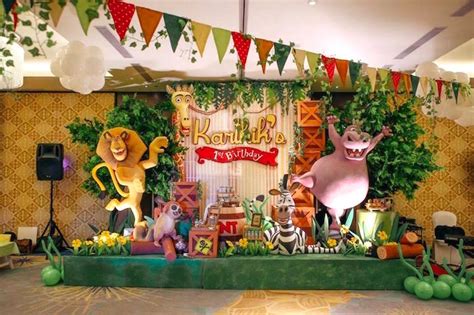 Joining our latest madagascar 3 theme party you'll find the funny backdrop along with lifesize character. Kara's Party Ideas Madagascar Birthday Party | Kara's ...