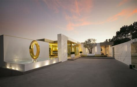 This 100 Million La Mansion Is Has A Gold Cristal Room And A Gold