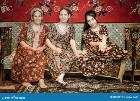 Women In Colourful Dresses In Turkmenistan Editorial Stock Image Image Of Editorial Carpets